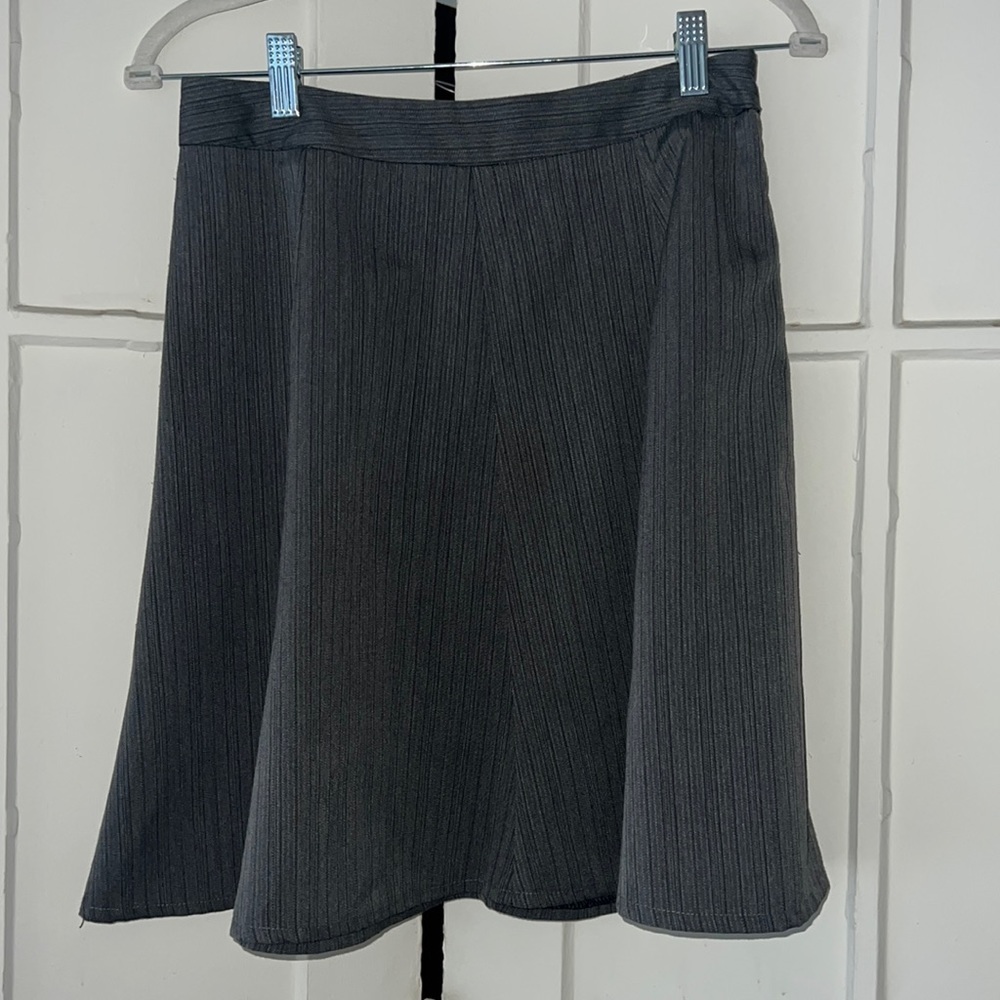 Hillard Hanson Grey Skirt Suit size petite 6